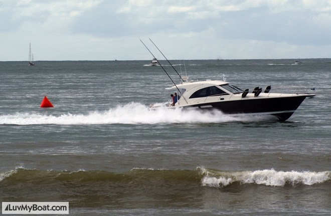 Riviera streaks across the finish line   © Whitianga Festival of Speed www.Whitiangafos.com